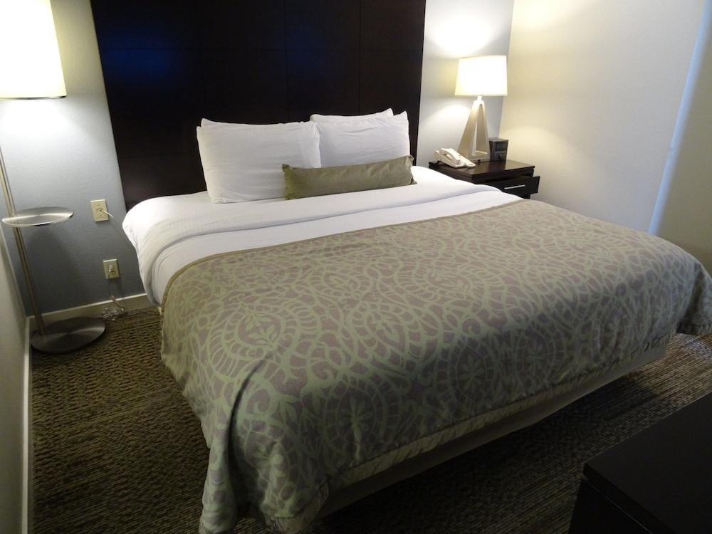 Hotel Sonesta Es Dulles Airport 3*